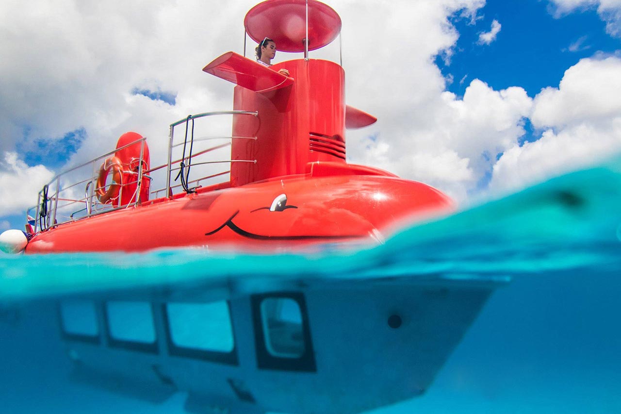 sottomarino-semi-submarine-in-water